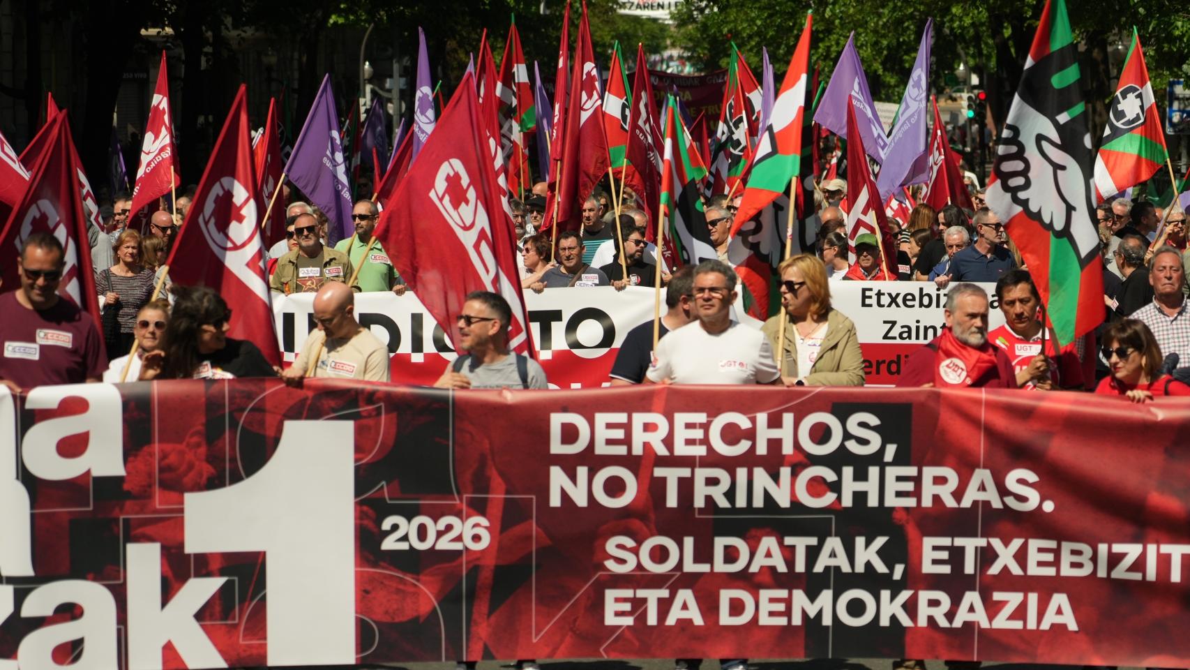 Manifestación de CCOO y UGT este Primero de Mayo en Bilbao, con Santi Martínez y 'Tximi' López a la cabeza / H. Bilbao E Press