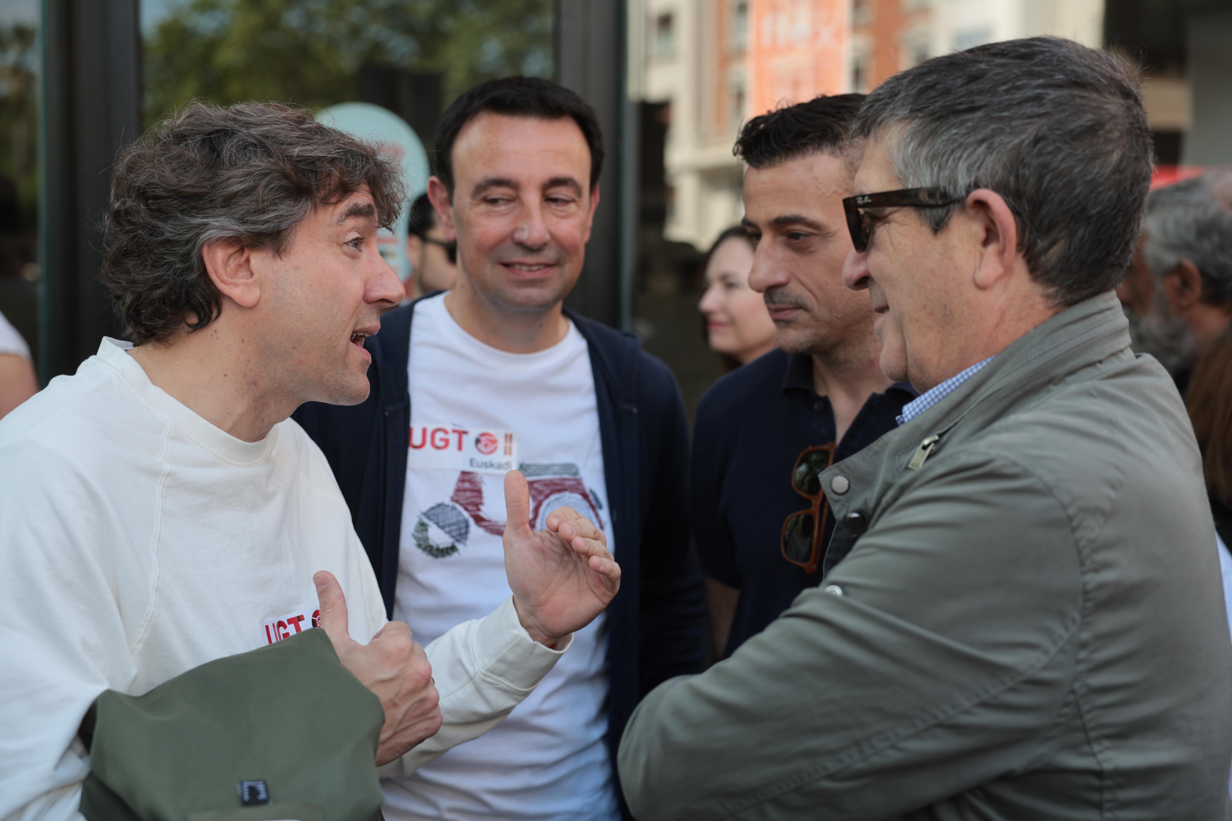 Eneko Andueza, junto a otros líderes socialistas vascos en la manifestación de este viernes de CCOO y UGT