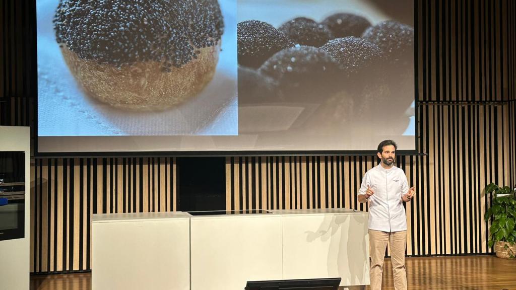 El chef Coco Montes, del Restaurante Pabú, durante el evento organizado por Basque Culinary Center