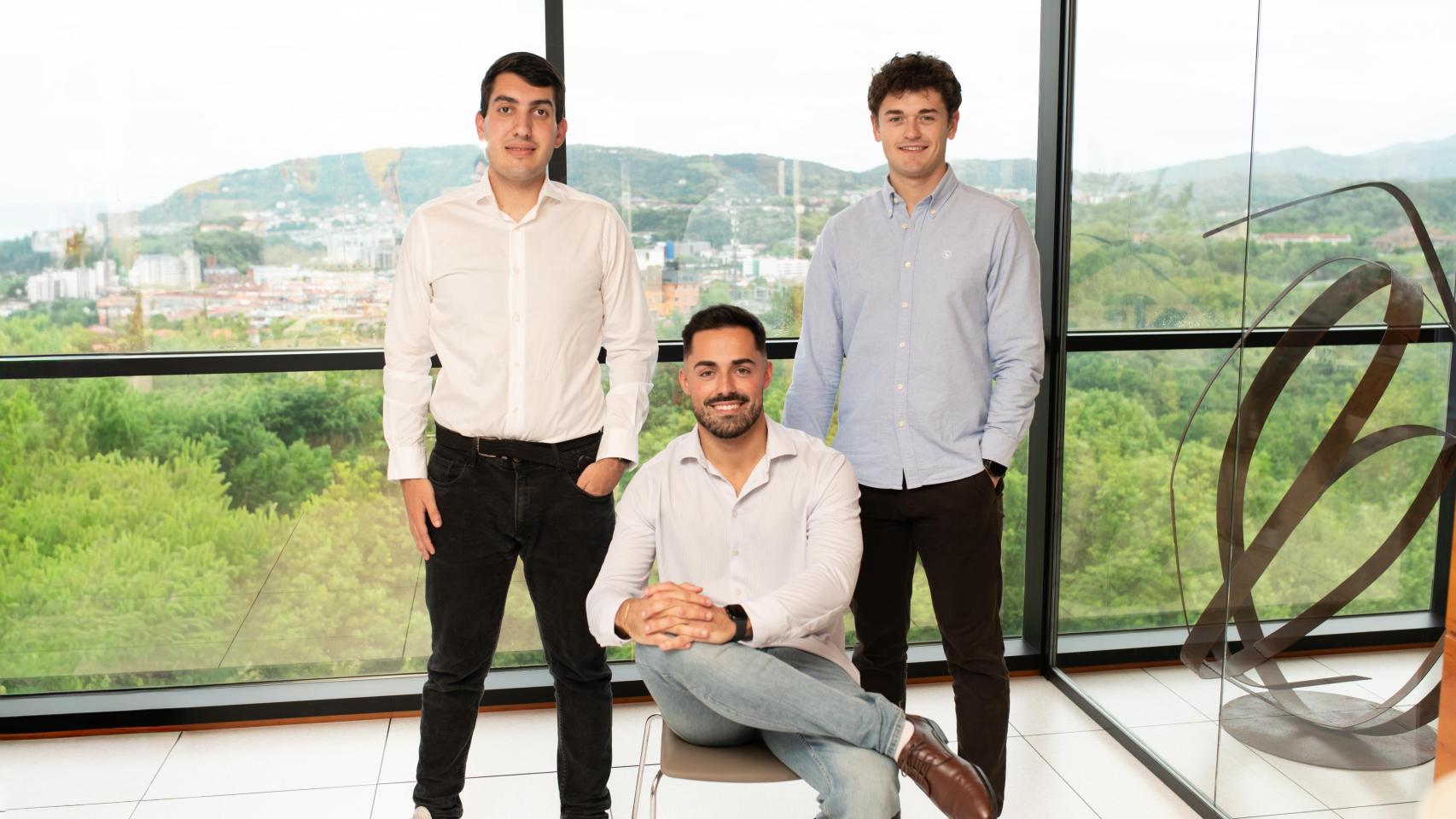 De izquierda a derecha: Asier Olaizola, cofundador y CTO; Unai Arambarri, fundador y CEO e Iker Galarza, cofundador y CSO