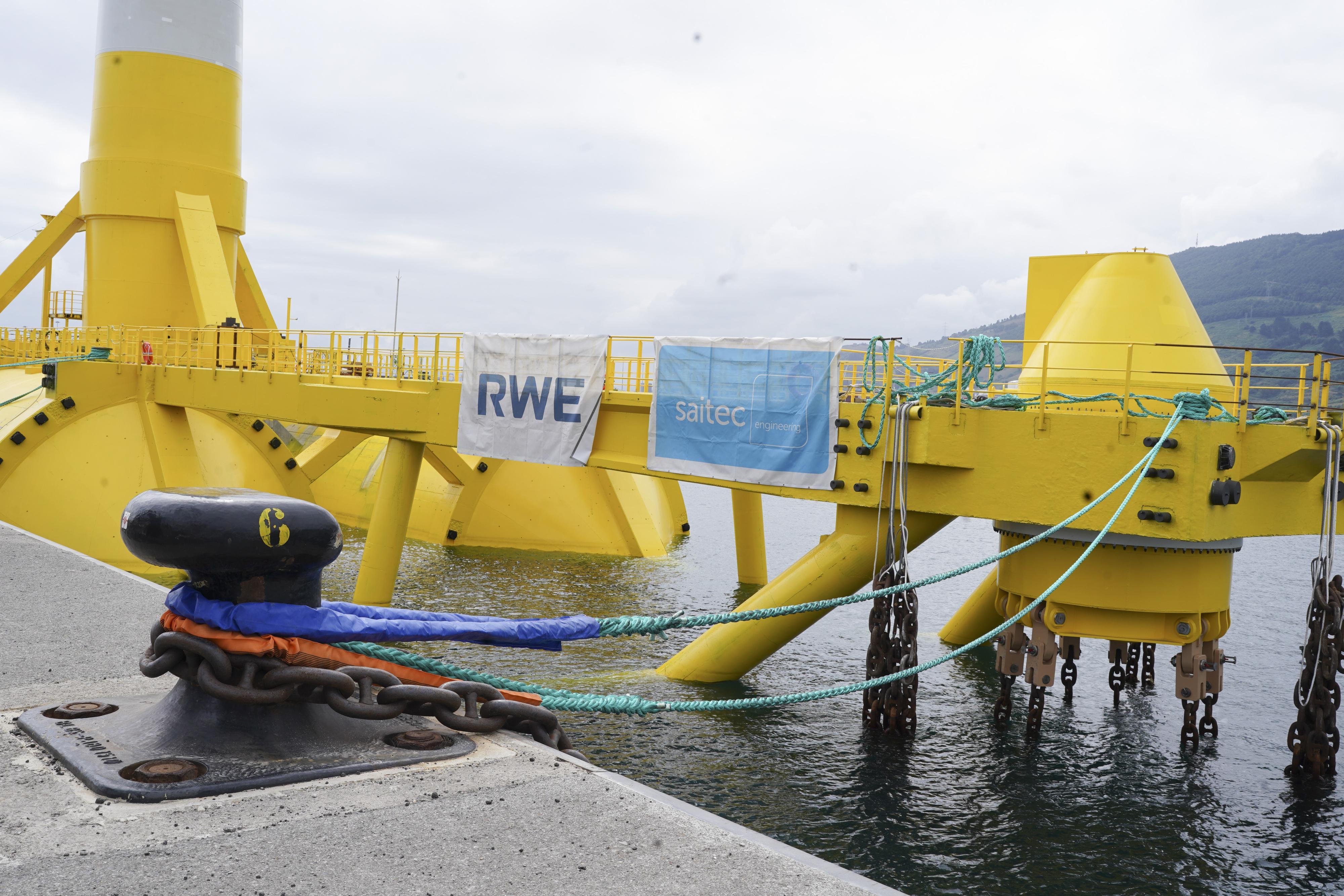 Plataforma de Demosath, el molino flotante de Saitec en Euskadi / H Bilbao E Press