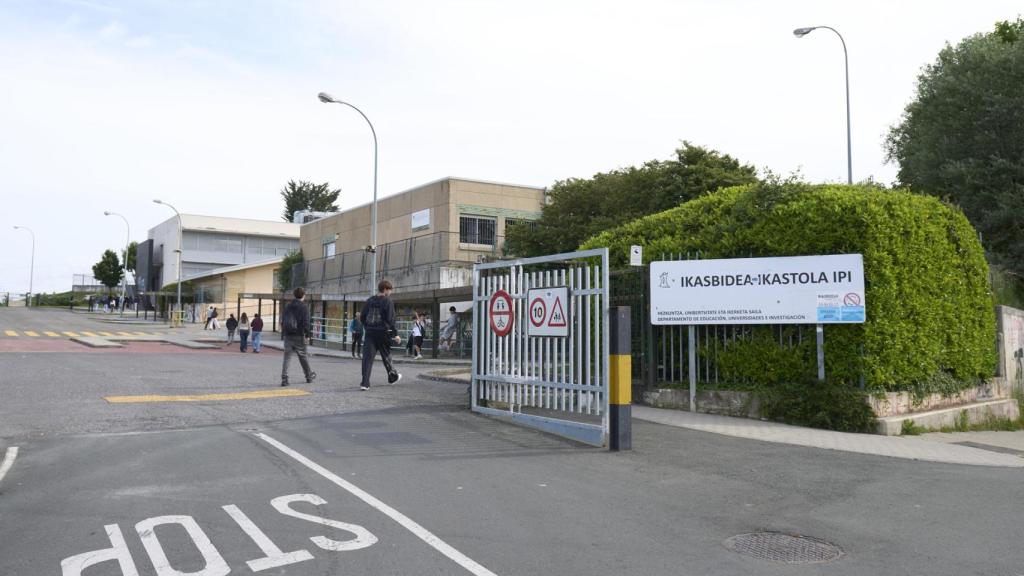 Entrada de la ikastola pública Ikasbidea en Durana, Álava