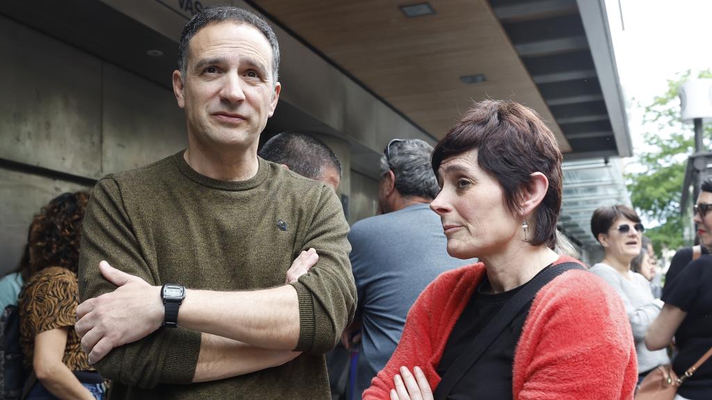El secretario general de ELA, Mitxel Lakuntza, y la coordinadora general de LAB, Garbiñe Aranburu
