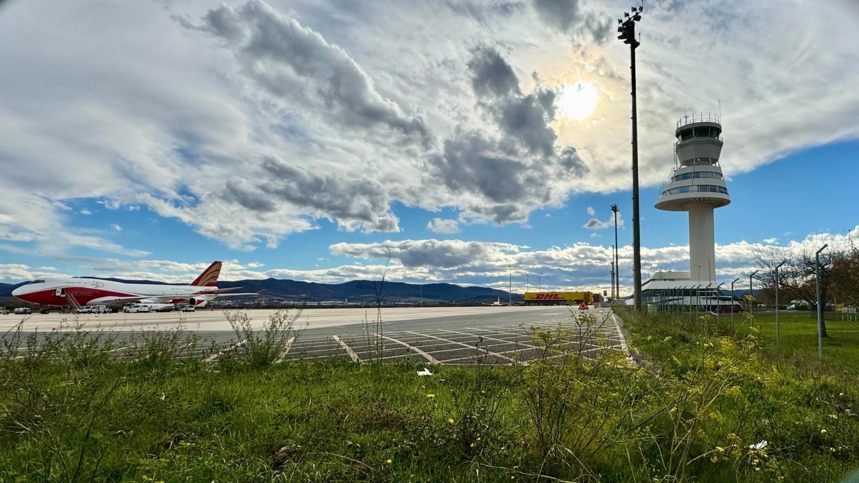 Terrenos del Aeropuerto de Foronda en Vitoria / X