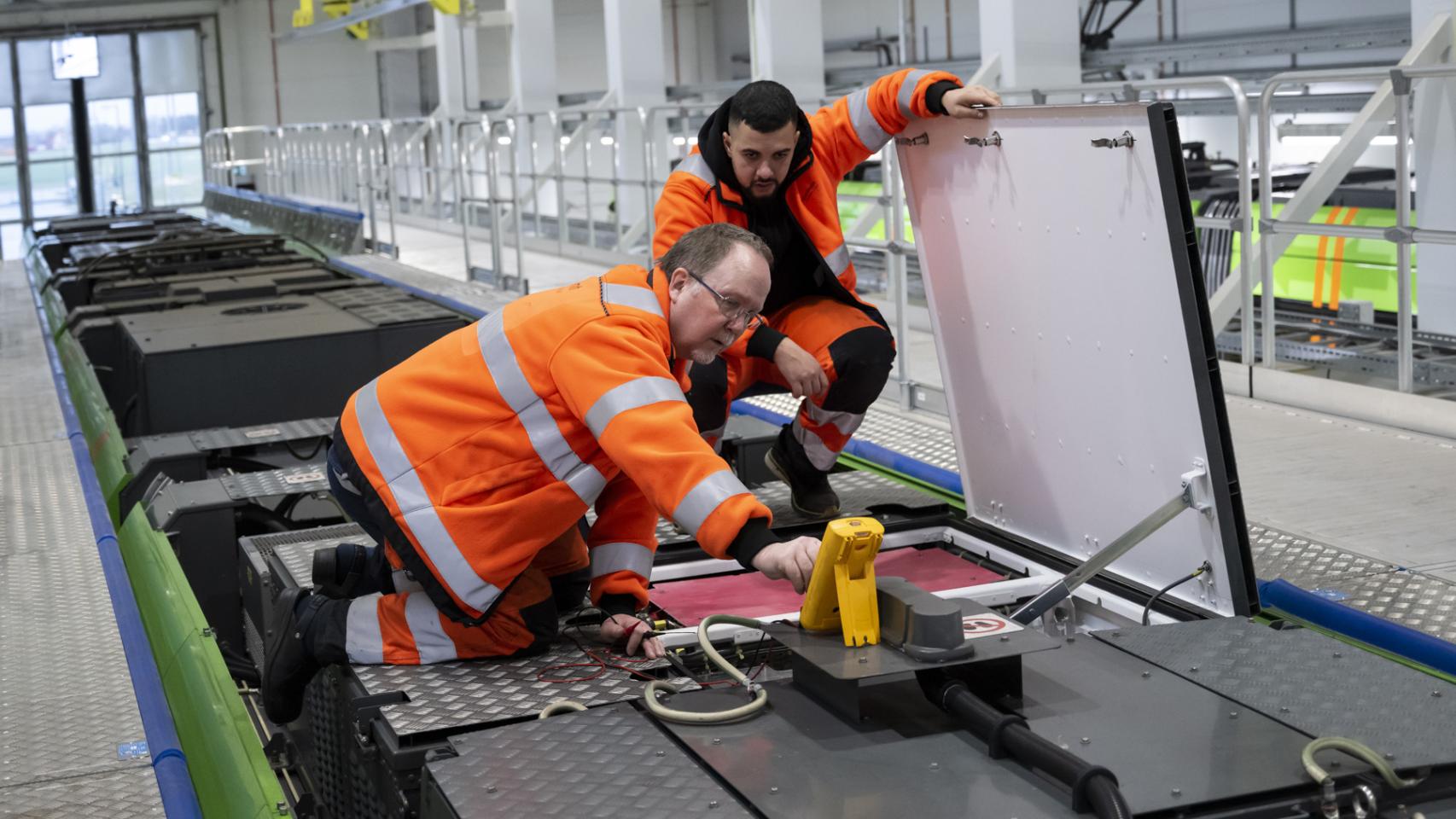 Empleados de EuroMaint, filial de CAF. 