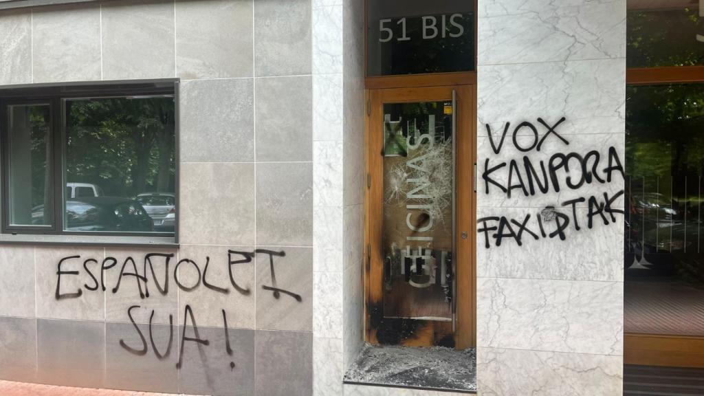 Sede de Vox en Vitoria atacada.