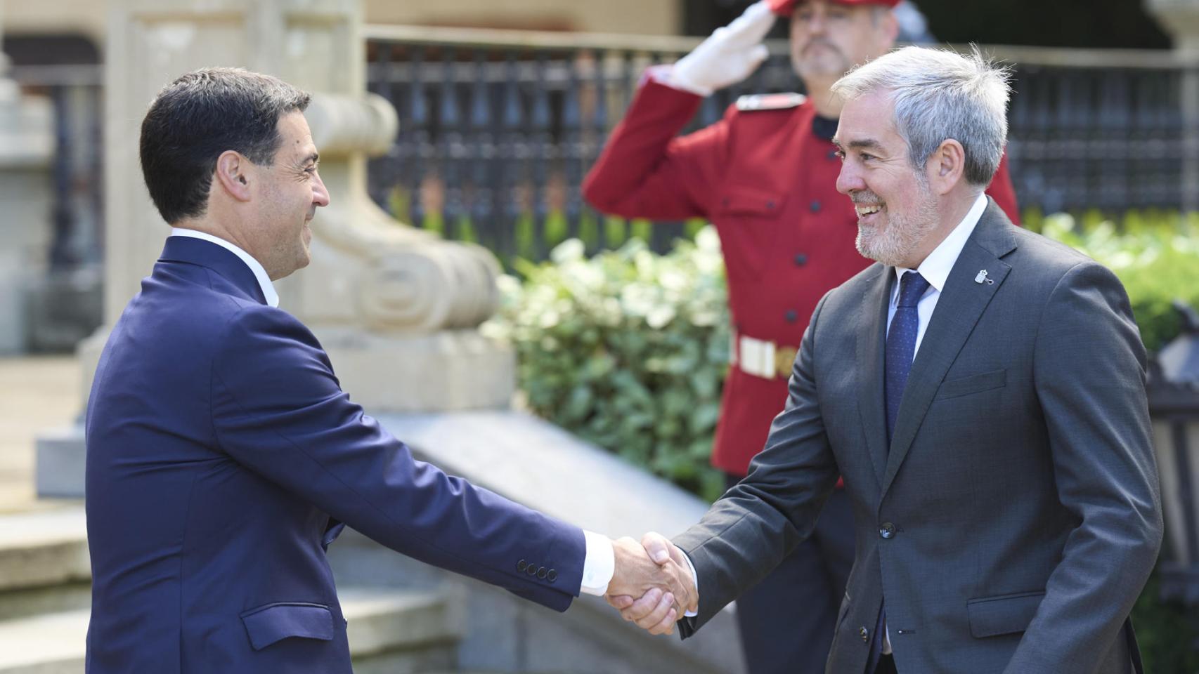 El lehendakari, Imanol Pradales, y el presidente de Canarias, Fernando Clavijo, a 20 de mayo de 2026