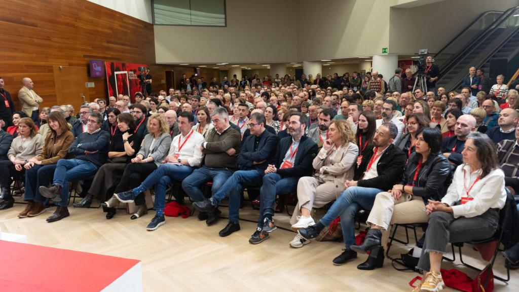 Dirigentes y militantes del PSE en un acto de Zapatero en 2025.