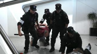 Intervención policial en el aeropuerto de Loiu