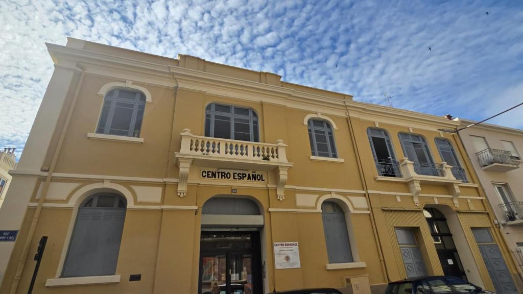 Perpiñán es collage artístico en el que conviven edificios góticos como la Casa Xanxo del siglo XVI —buscar en el friso la representación de los siete pecados capitales—, con casas Art Decó como El Centro Español