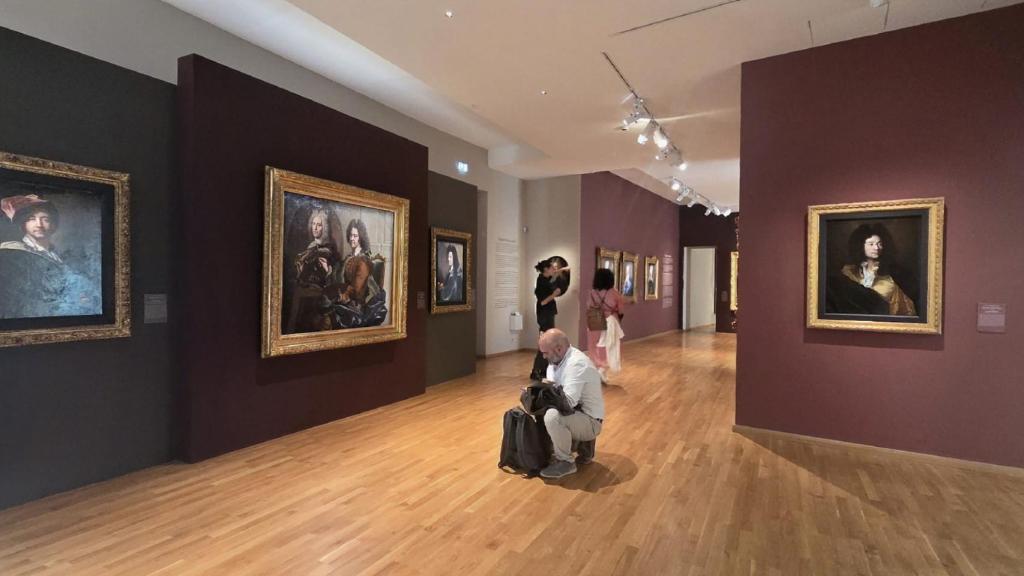 Hyacinthe Ribaud, Dalí, Gauguin, Dufy, Lucart, Picassoobras de todos los artistas se reúnen en dos edificios, uno de ellos propiedad de la condesa Paule de Lazerme muy unida a Picasso quien, tras romper con Françoise Gilot, se refugió en su palacio