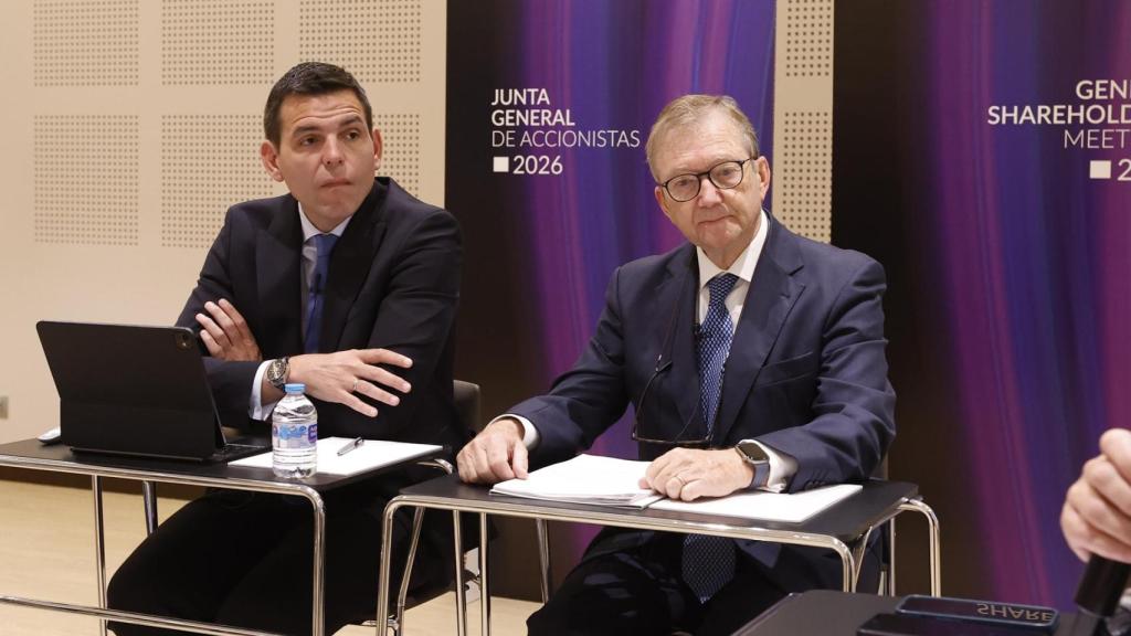 El consejero delegado de Tubacex, Josu Imaz (i), y su presidente, Manuel Moreu (d),