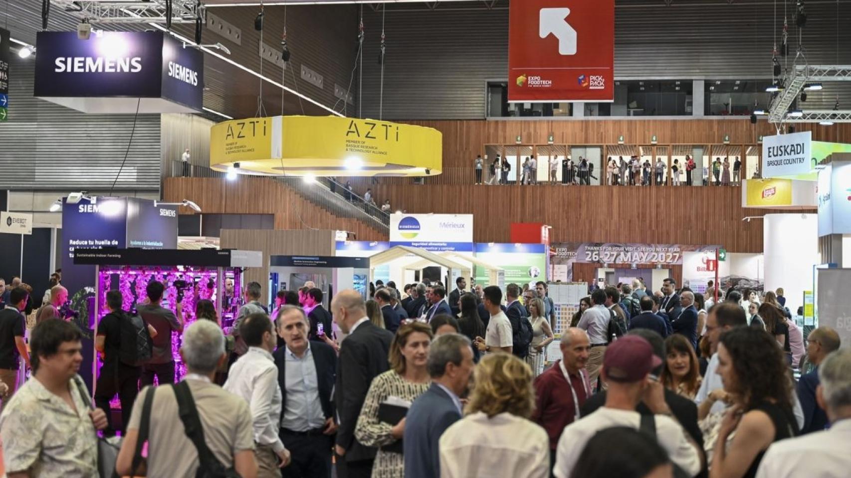 Visitantes, durante la feria de Bilbao