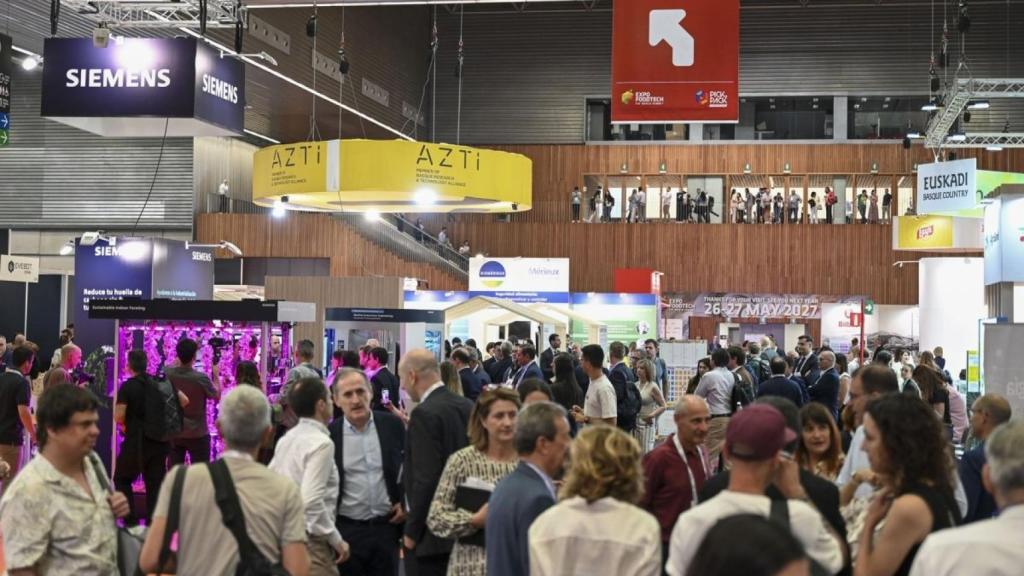 Visitantes, durante la feria de Bilbao