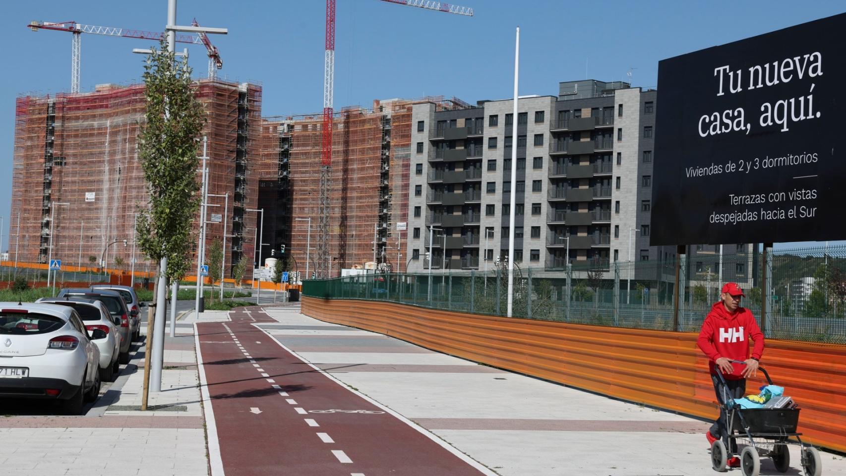 Viviendas en construcción en la isla de Zorrozaurre, en Bilbao