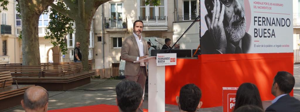 El secretario general del PSE de Álava, Javier Hurtado, en el acto del 80.º aniversario del nacimiento de Fernando Buesa