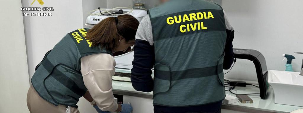 La Guardia Civil ha intervenido un total de 10.000 dosis de bótox y ha detenido a nueve personas en siete operaciones contra clínicas clandestinas en Bizkaia, Barcelona, Las Palmas y Asturias