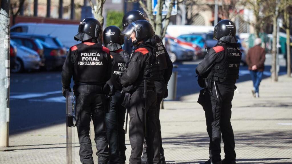 Policías forales de la unidad de intervención