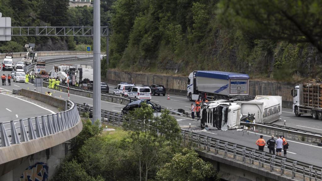 Cinco muertos en un accidente en Gipuzkoa al chocar un camión y una furgoneta