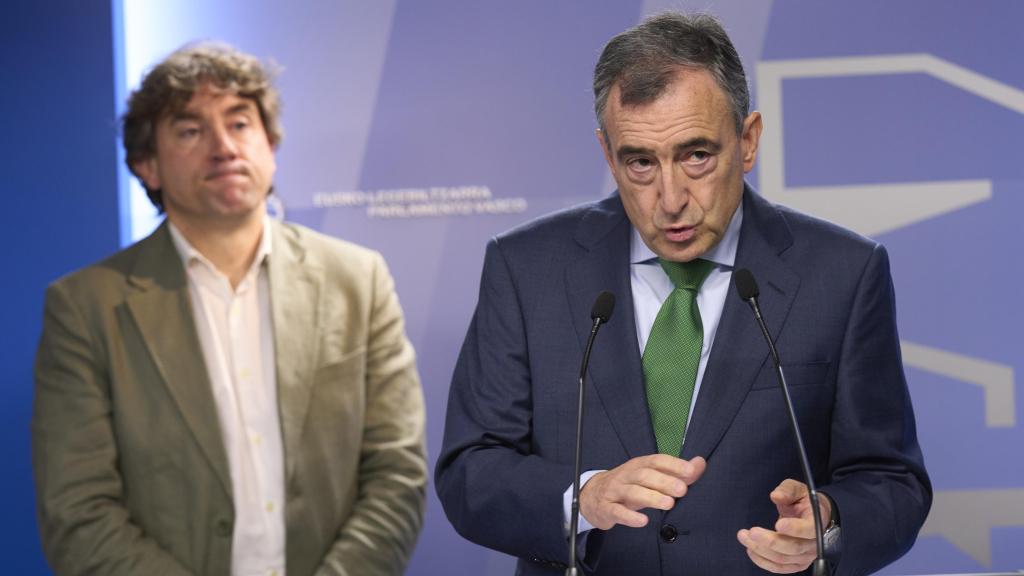 Aitor Esteban y Eneko Andueza en rueda de prensa en el Parlamento vasco