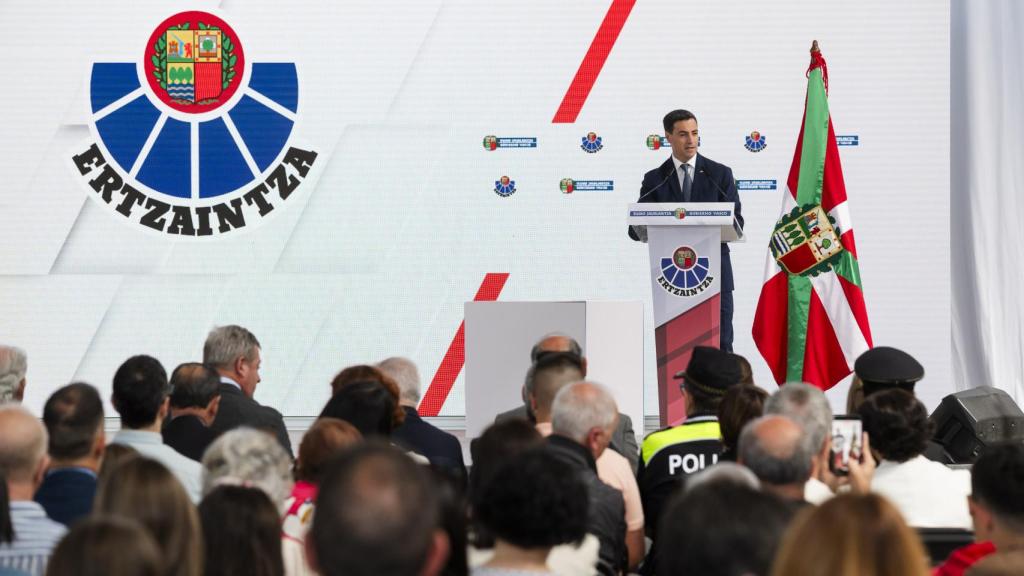 Imanol Pradales da su discurso en el acto de entrega de concedoraciones de la Ertaintza.