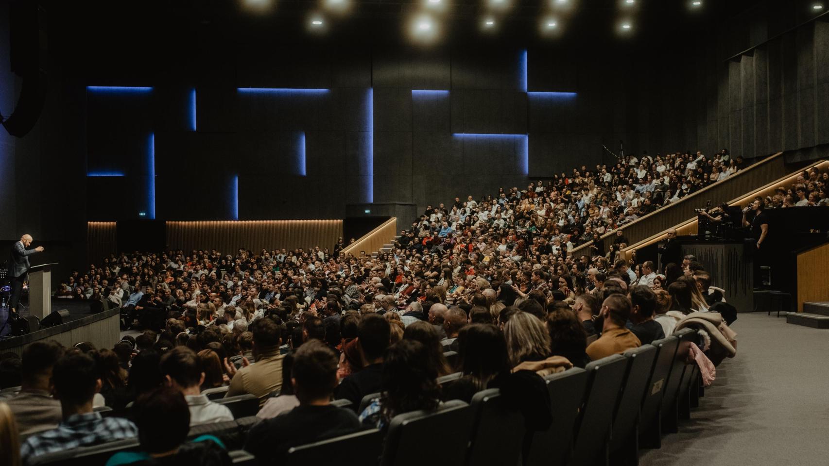 Hay exceso de eventos con presentaciones.