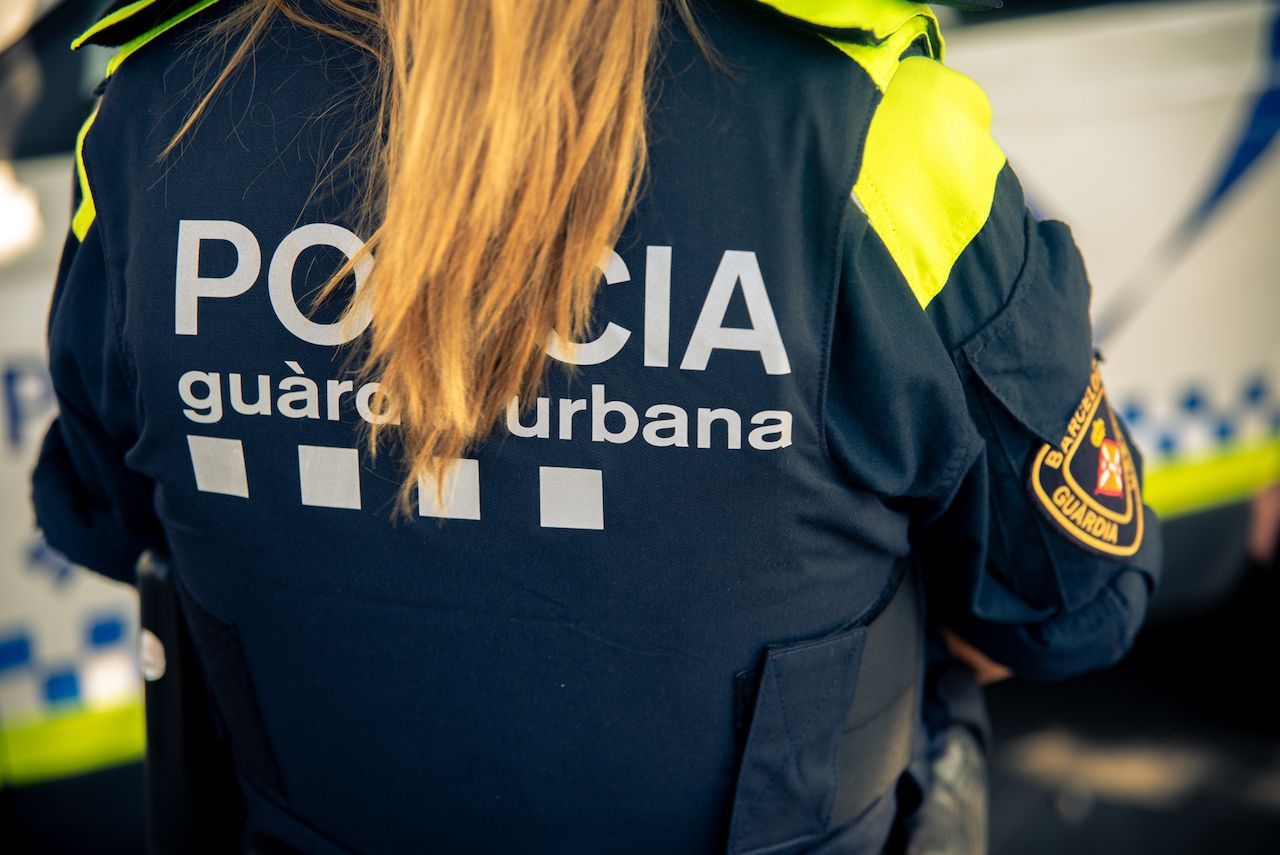 Una agente de la Guardia Urbana / TWITTER GUARDIA URBANA