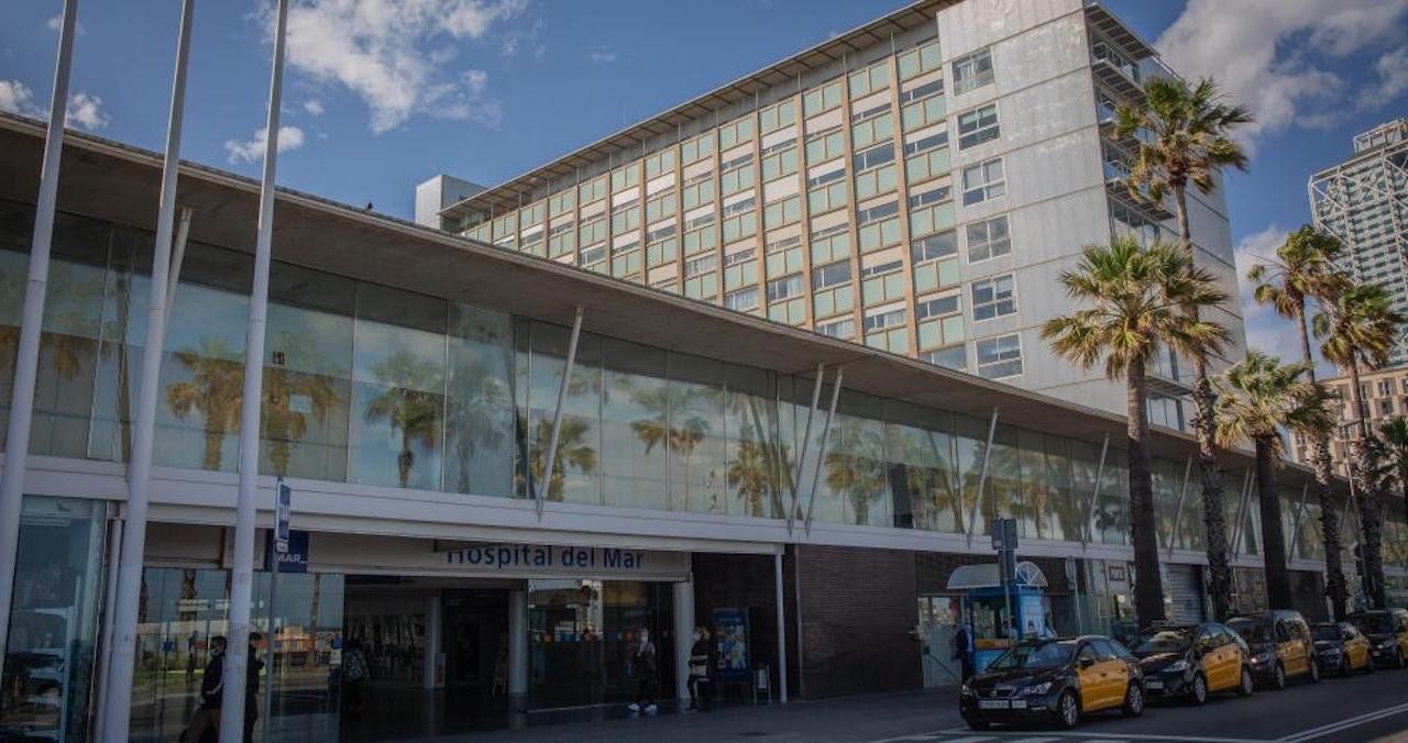Fachada del Hospital del Mar, en la Barceloneta / EUROPA PRESS - DAVID ZORRAKINO
