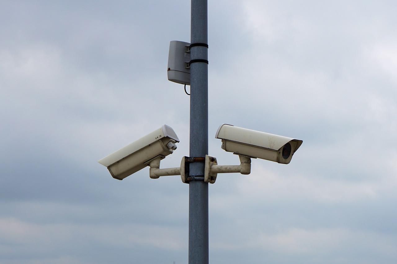 Cámaras de videovigilancia en una imagen de archivo