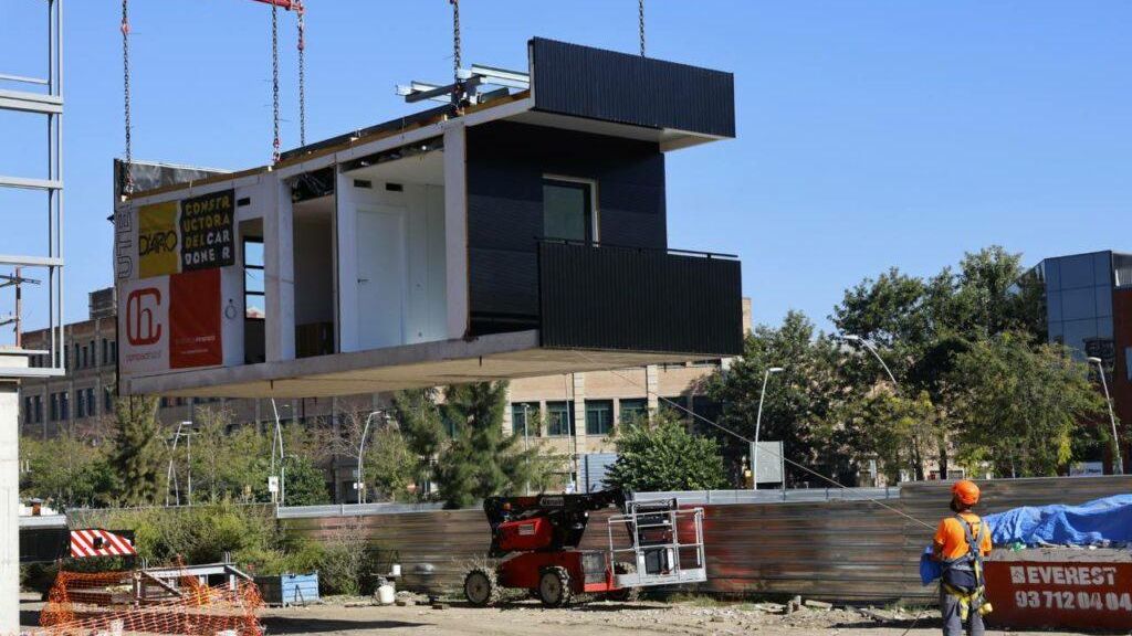 Una construcción de pisos industralizados en Barcelona