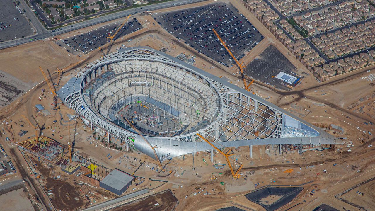 El SoFI Stadium durant les obres de construcció
