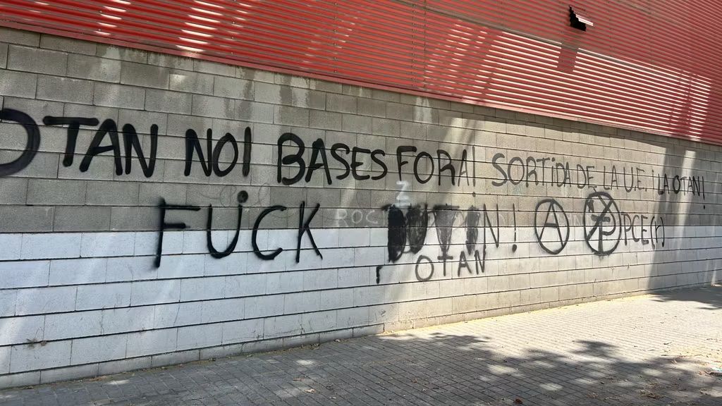 Una pintada contra la OTAN en una imagen de archivo 