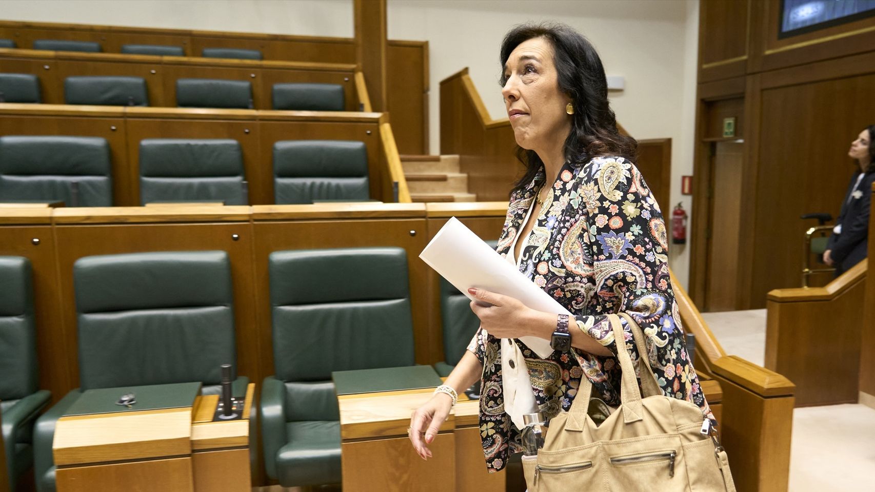 La portavoz de VOX en el Parlamento, Amaia Martínez, llega a un pleno en el Parlamento vasco, a 18 de septiembre de 2025
