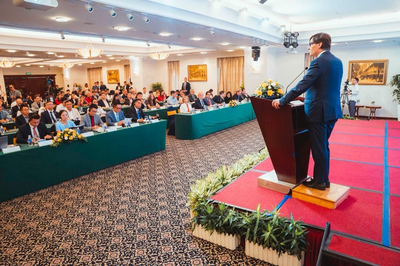 Salvador Illa, presidente de la Generalitat, en un foro empresarial en Ho Chi Minh, Vietnam