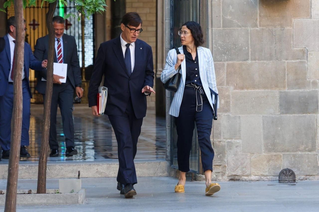El presidente de la Generalitat, Salvador Illa, junto a la 'consellera' de Interior y Seguridad Pública, Núria Parlon