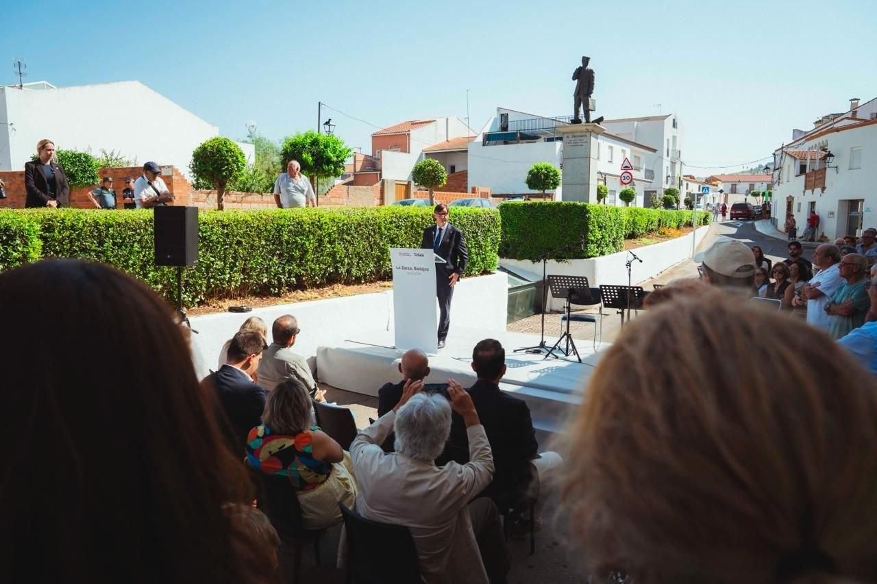 La Zarza (Badajoz) ha recibido la visita de Salvador Illa, presidente de la Generalitat, durante su viaje a Extremadura por la Diada de Cataluña 2026