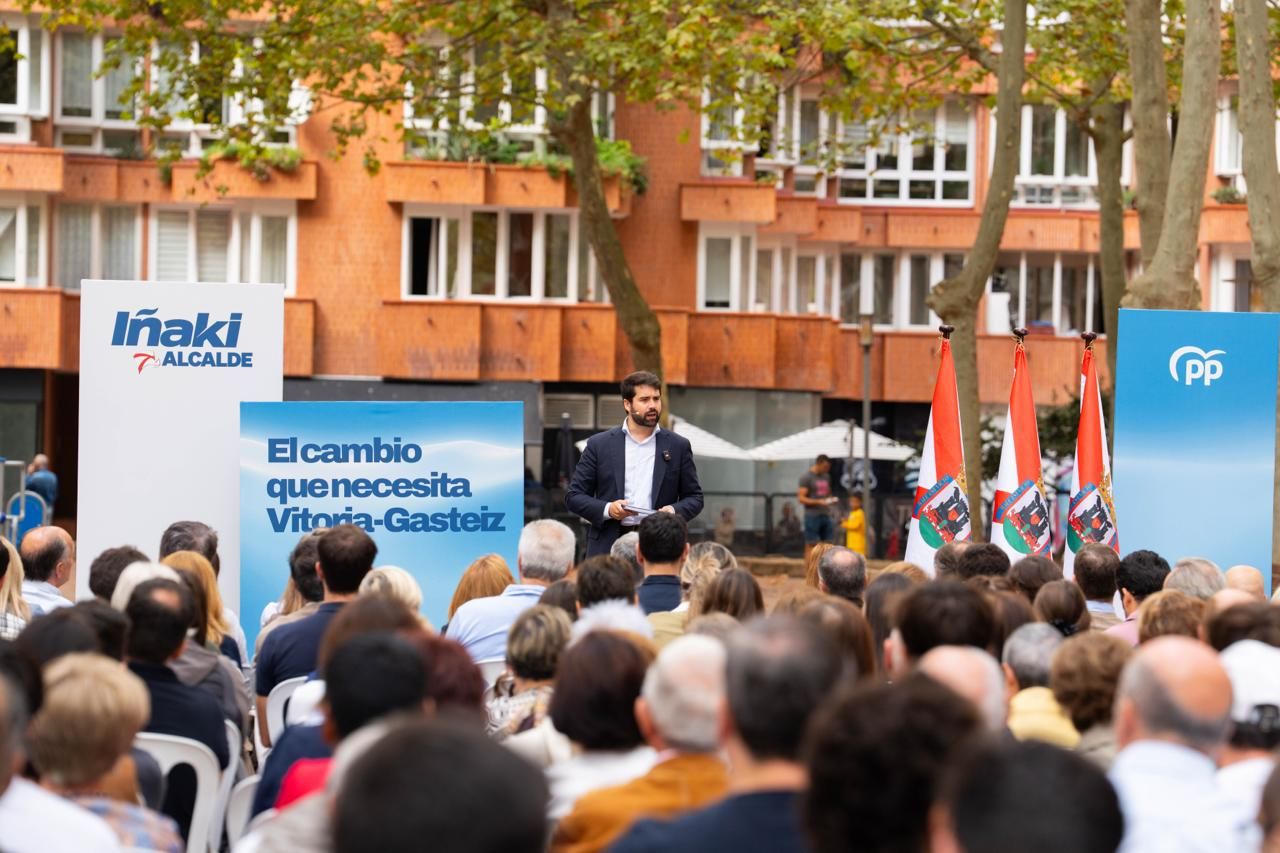 Iñaki García Calvo en la presentación candidato a a alcalde de Vitoria-Gasteiz