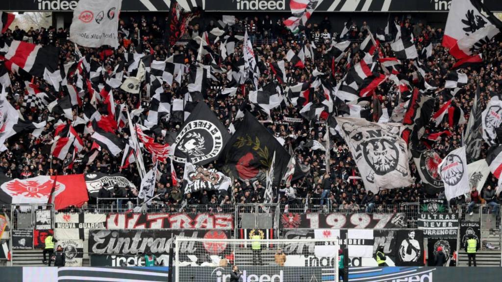 Aficionados del Eintracht en Deutsche Bank Park / REDES