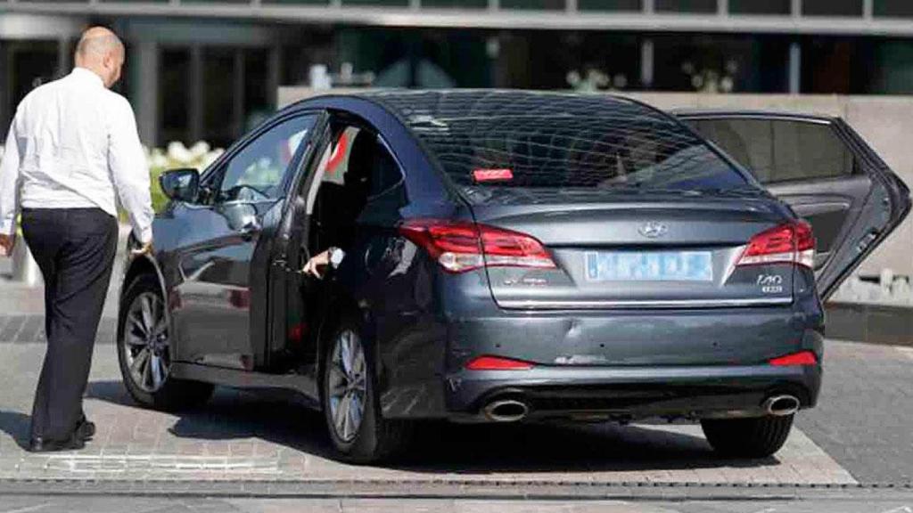 Imagen de un vehículo VTC en Barcelona / CG