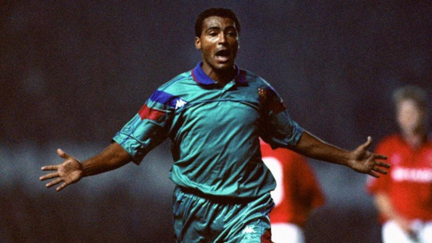 Romario celebrando un gol con el Barça la temproada 1992-1993