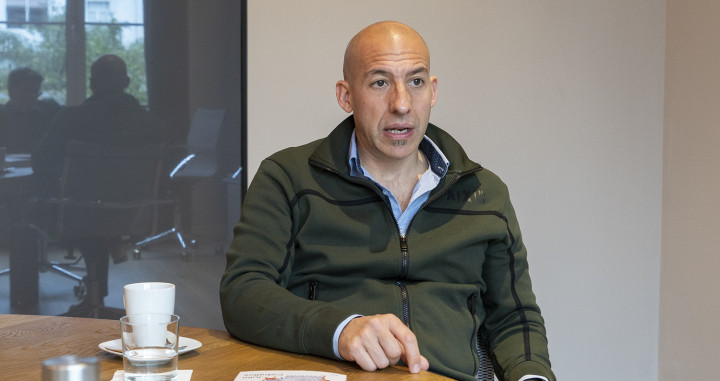 Julio Ceballos, durante la entrevista con 'Letra Global' / LENA PRIETO