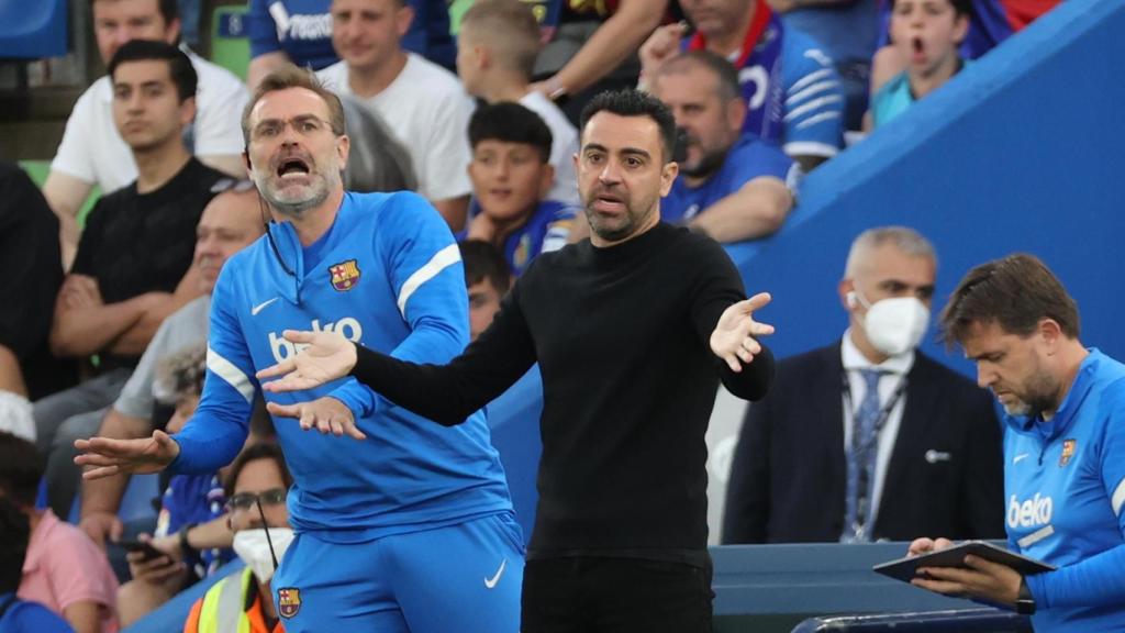 Xavi Hernández y su hermano Óscar protestan en Getafe / EFE