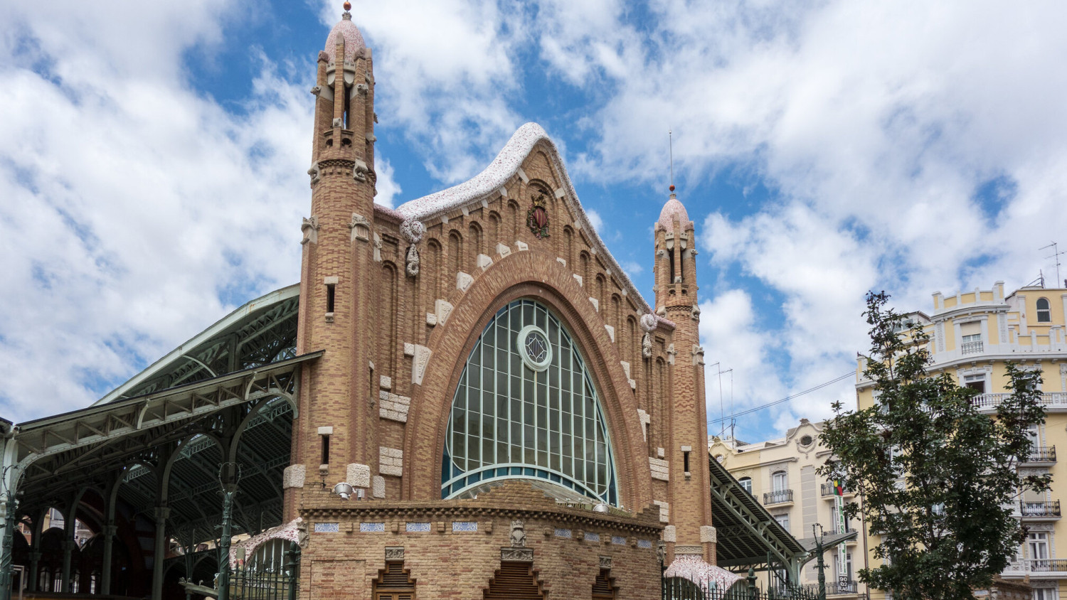 Fachada principal del Mercado de Colón / FLICKR