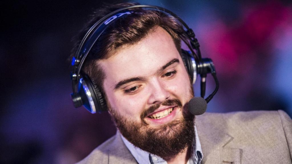 Ibai Llanos, explicant en una competició de LoL / REDES