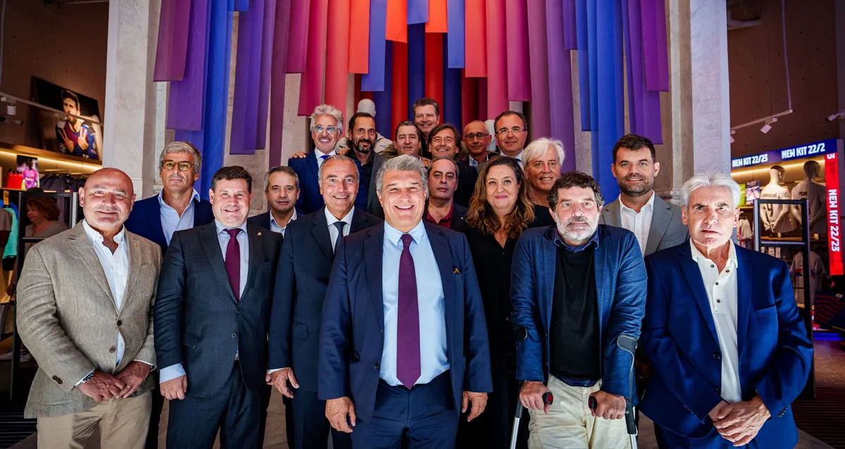 La junta directiva del FC Barcelona de Laporta, al completo, en la Barça Store / FCB