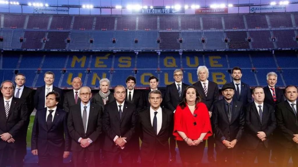 Los miembros de la junta directiva de Joan Laporta en el acto de investidura