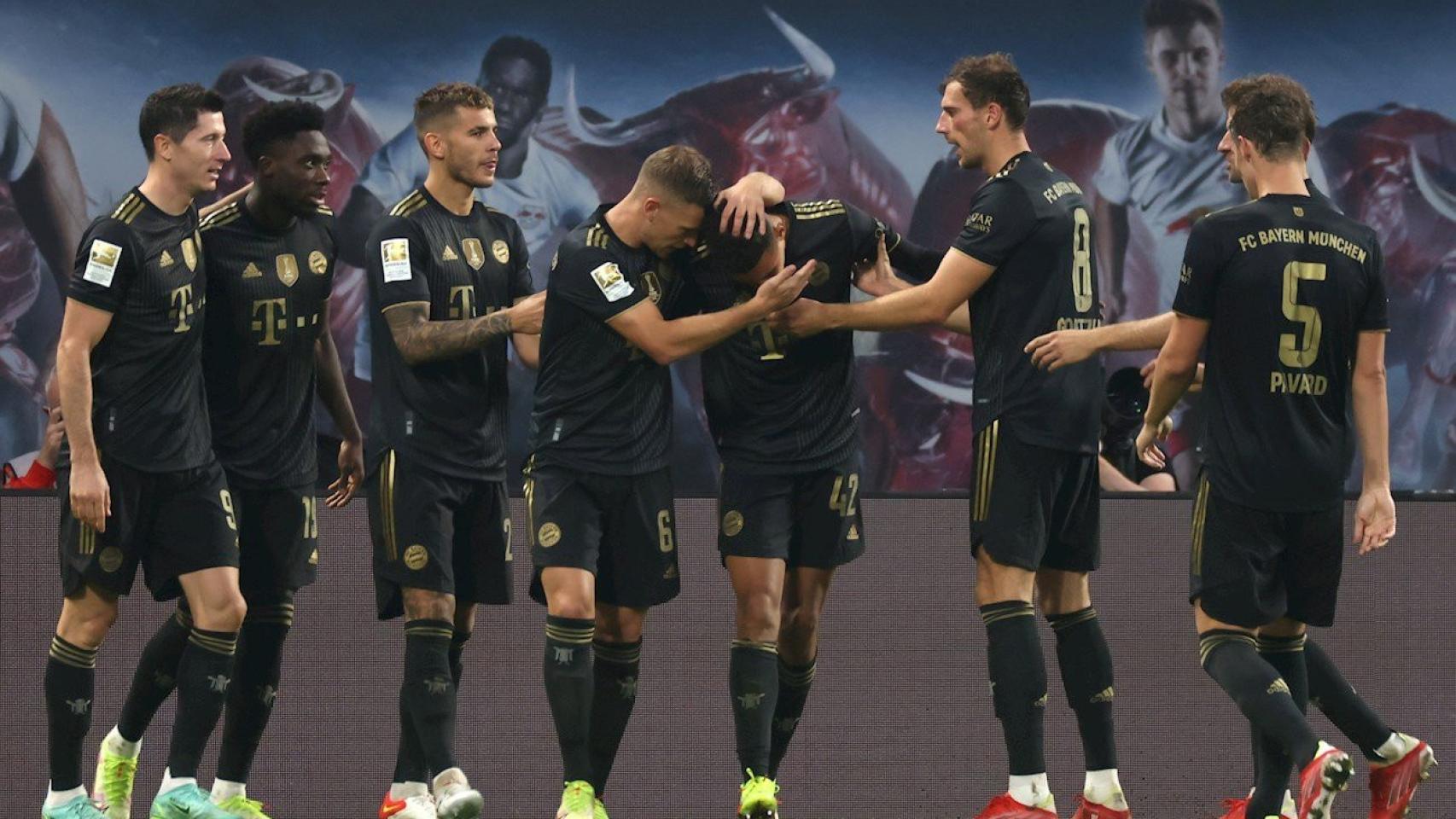 Los jugadores del Bayern celebran un gol de Jamal Musiala