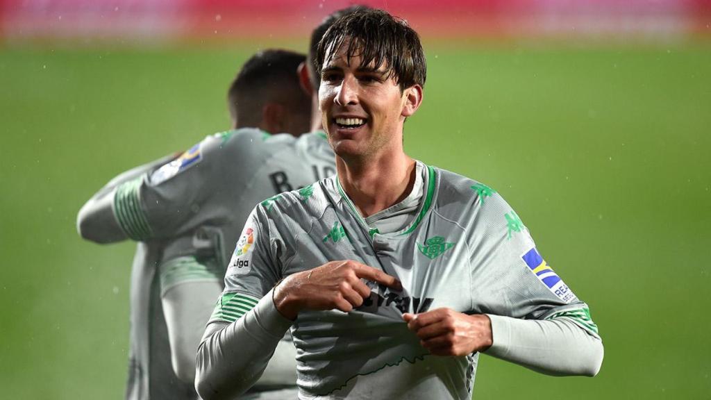 Juan Miranda celebrando un gol con el Real Betis