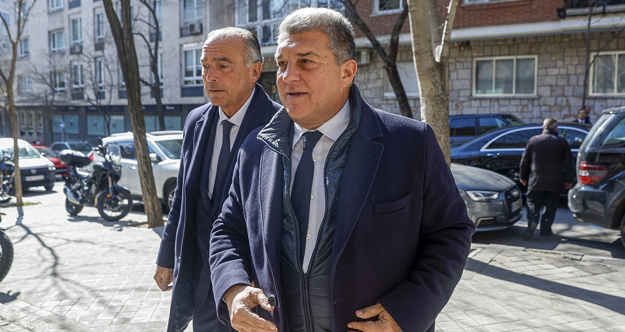 Laporta, junto a Rafa Yuste, antes de la comida con la directiva del Real Madrid / EFE