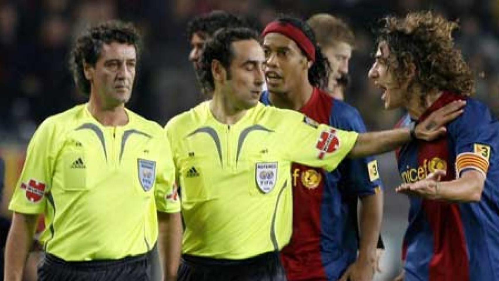 Iturralde González en un partido del Barça